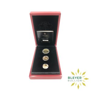guinea 3-coin set case open